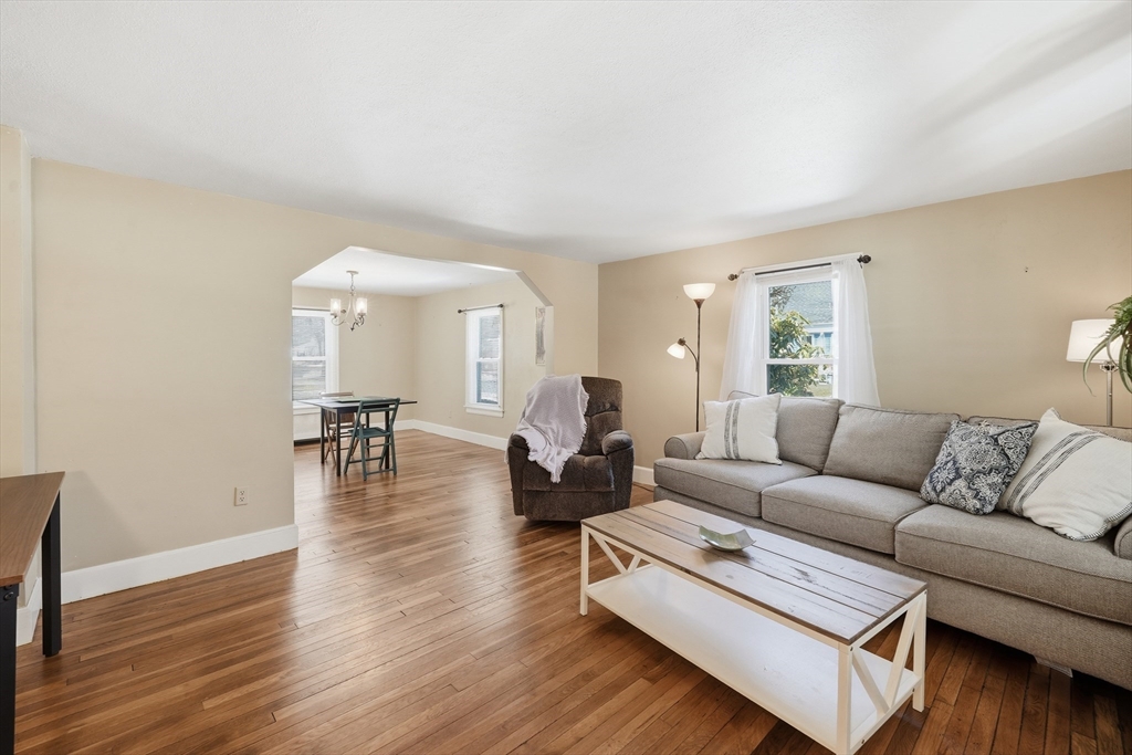 42 Carroll Street Springfield, MA 01108 - Photo 6 of 34