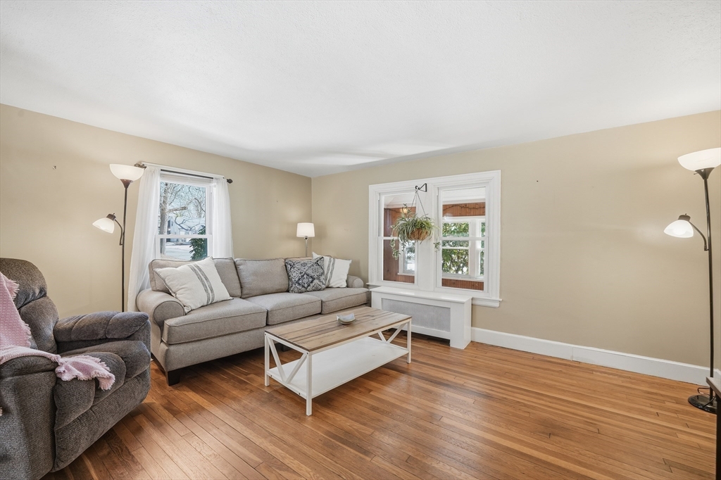 42 Carroll Street Springfield, MA 01108 - Photo 7 of 31 Gallery Image 7