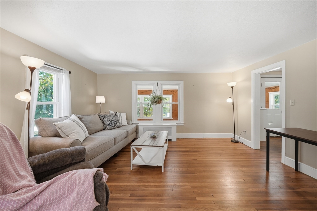 42 Carroll Street Springfield, MA 01108 - Photo 7 of 34