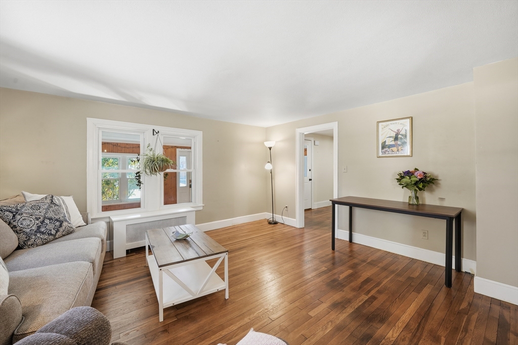 42 Carroll Street Springfield, MA 01108 - Photo 8 of 34