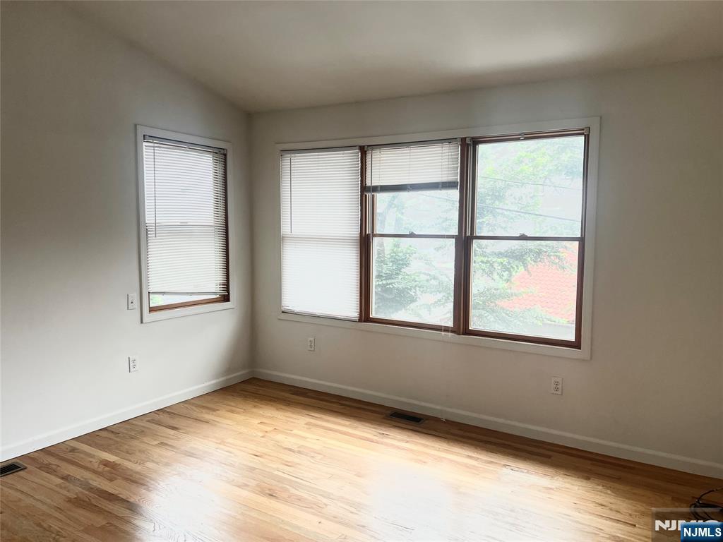 6 Old Wood Road Edgewater, NJ 07020 - Photo 22 of 29