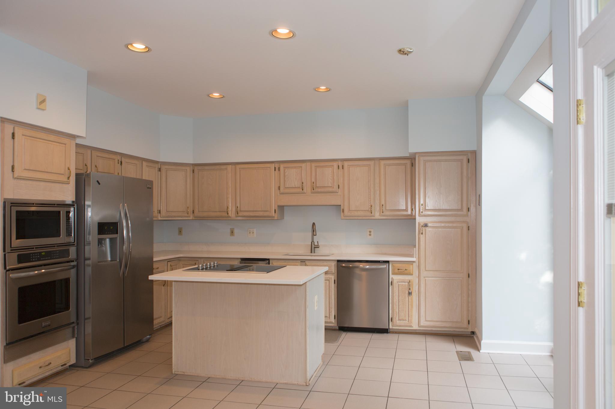 7828 Oracle Place Potomac, MD 20854 - Photo 4 of 34