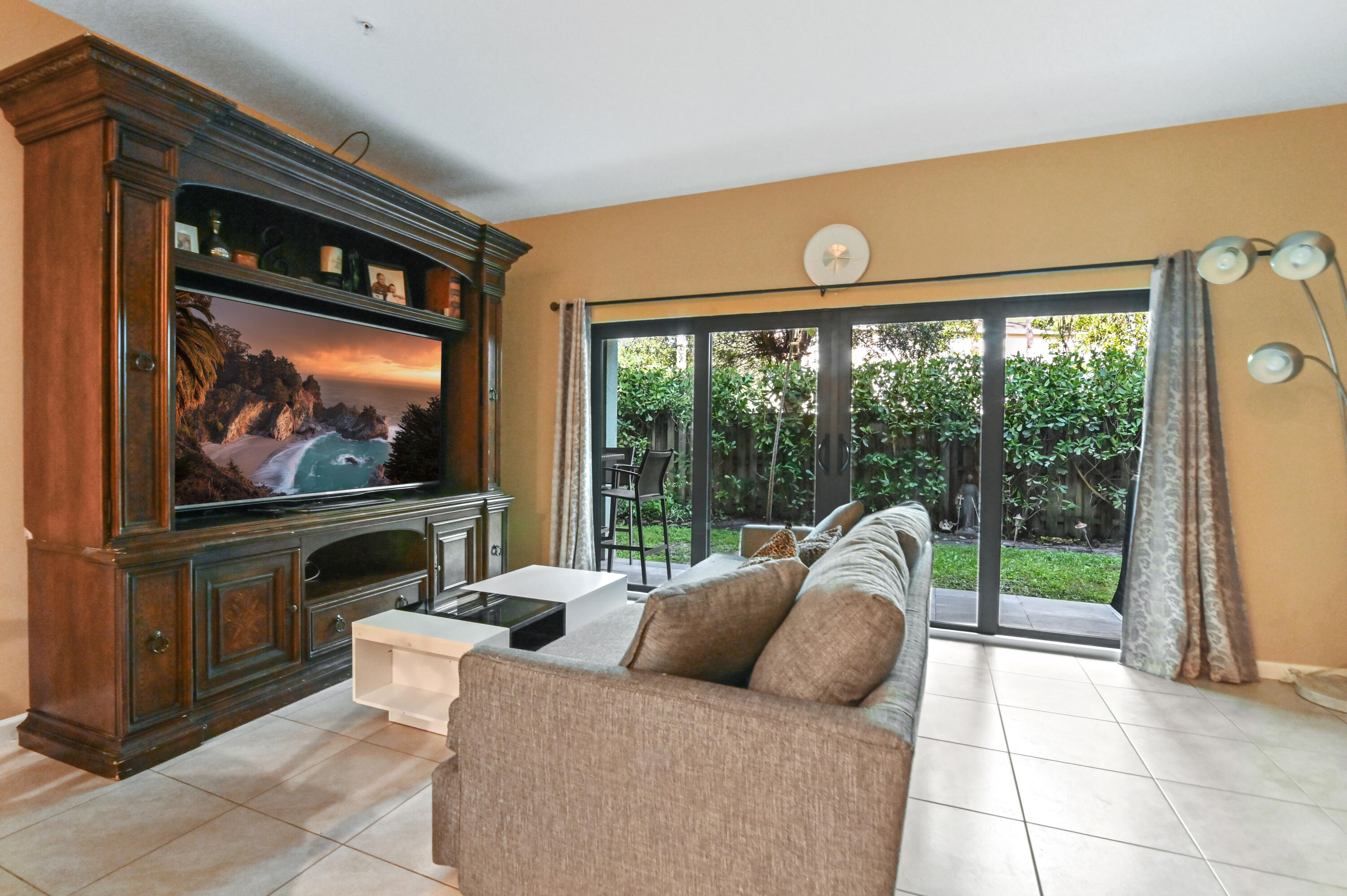4460 Leo Lane Riviera Beach, FL 33410 - Photo 6 of 21 06 Living room 03
