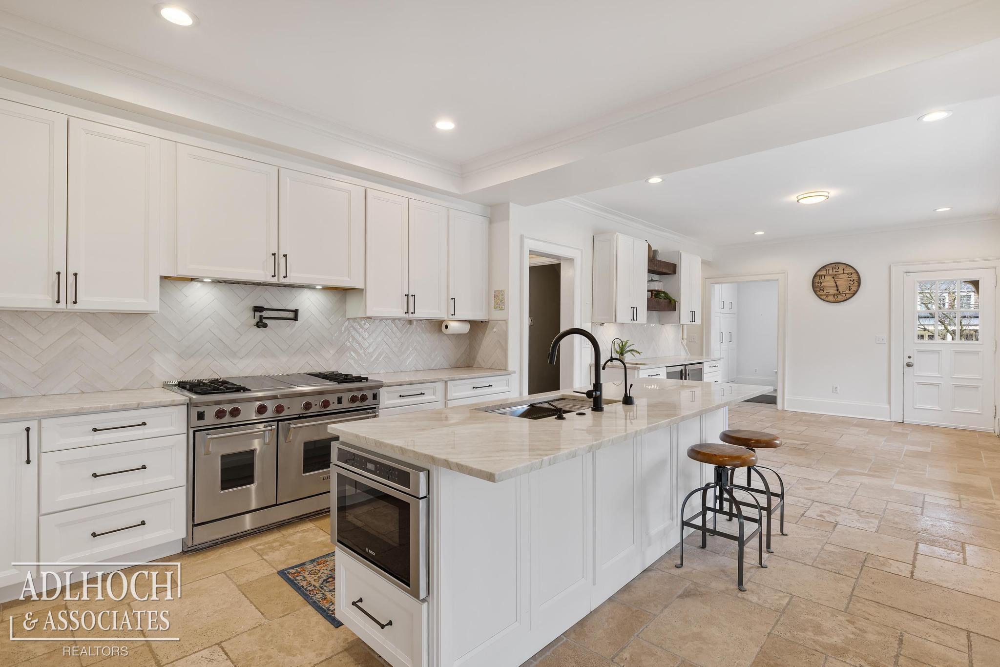 166 Cloverly Road Grosse Pointe, MI 48236 - Photo 20 of 72 50168102-dff846de-88c3-44b1-8d18-4c5b57c20b4d.JPG