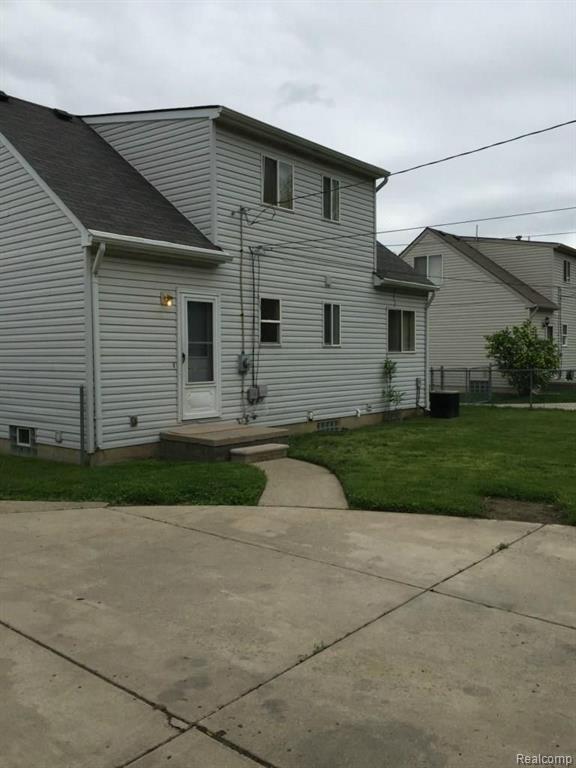 8142 Toepfer Road Warren, MI 48089 - Photo 3 of 23