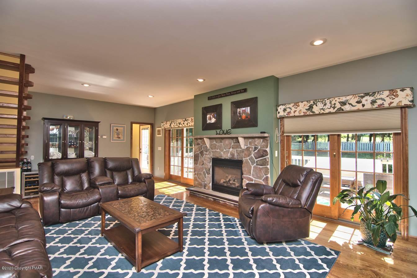 172 Maines Road Hawley, PA 18428 - Photo 16 of 122 Living Room