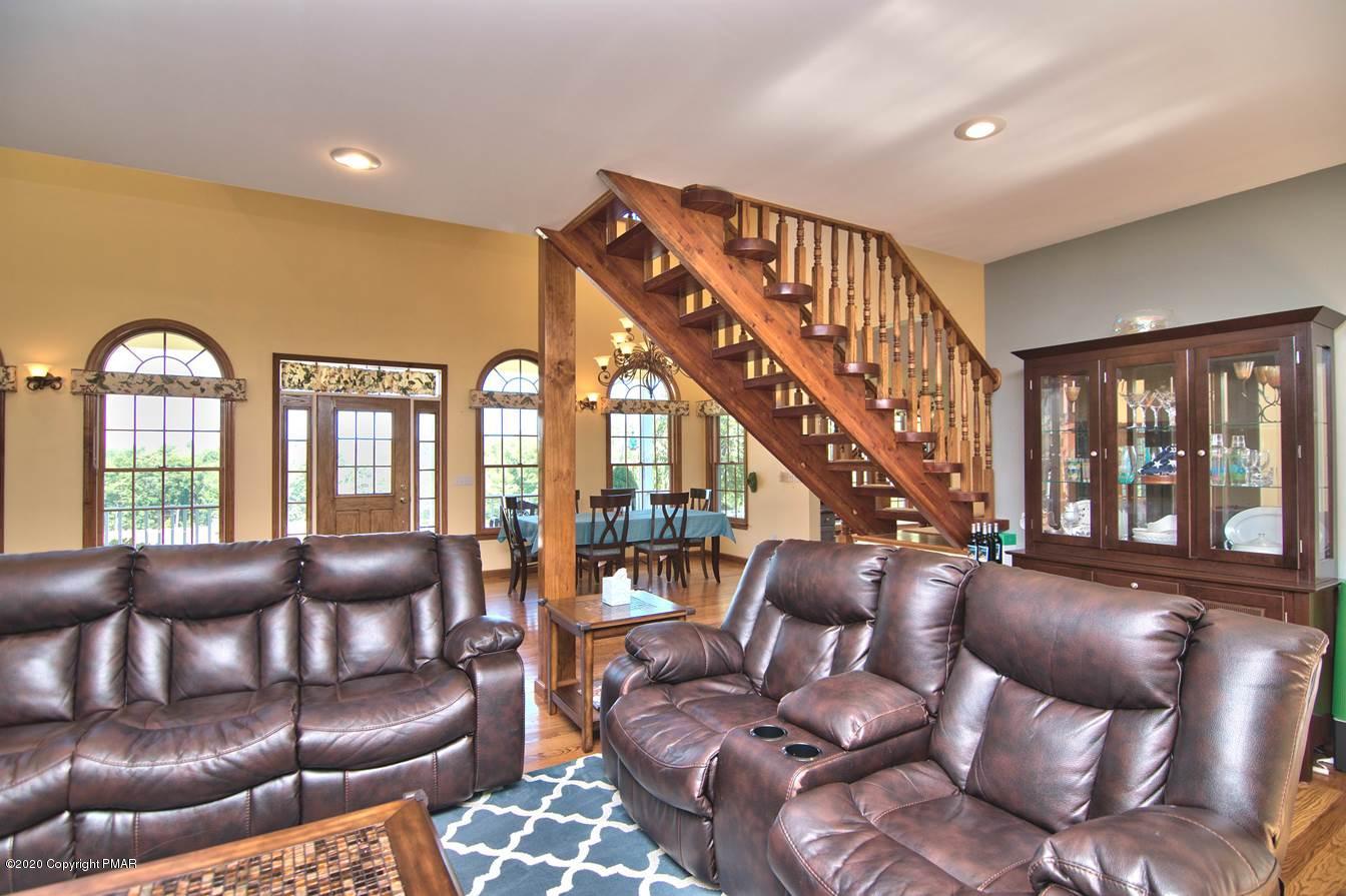 172 Maines Road Hawley, PA 18428 - Photo 18 of 122 Living Room