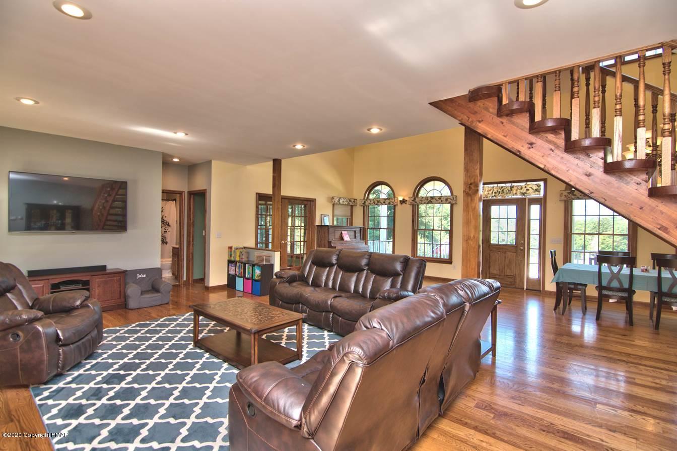 172 Maines Road Hawley, PA 18428 - Photo 19 of 122 Living Room