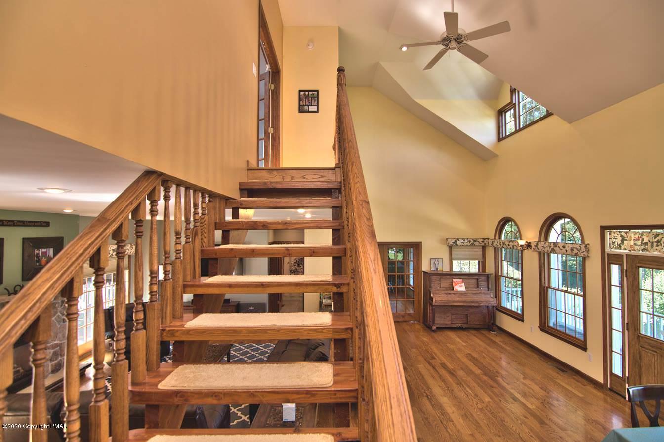 172 Maines Road Hawley, PA 18428 - Photo 40 of 122 Staircase