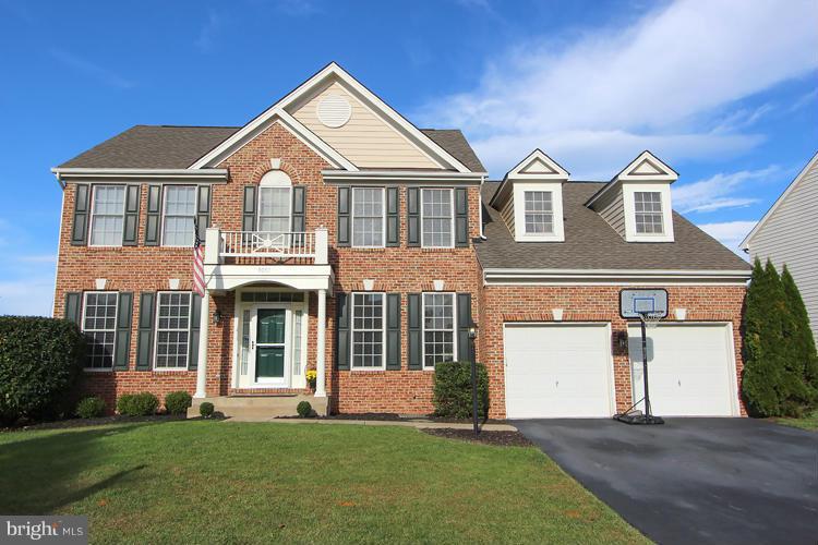 9092 Roaring Spring Loop Bristow, VA 20136 - Photo 1 of 25 Exterior (Front)