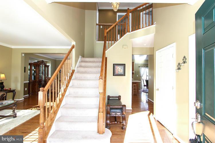 9092 Roaring Spring Loop Bristow, VA 20136 - Photo 14 of 25 Foyer