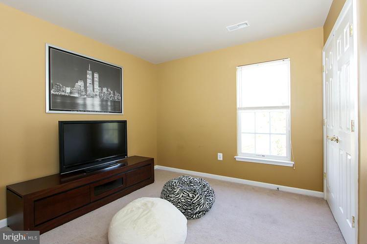 9092 Roaring Spring Loop Bristow, VA 20136 - Photo 18 of 25 Bedroom 4