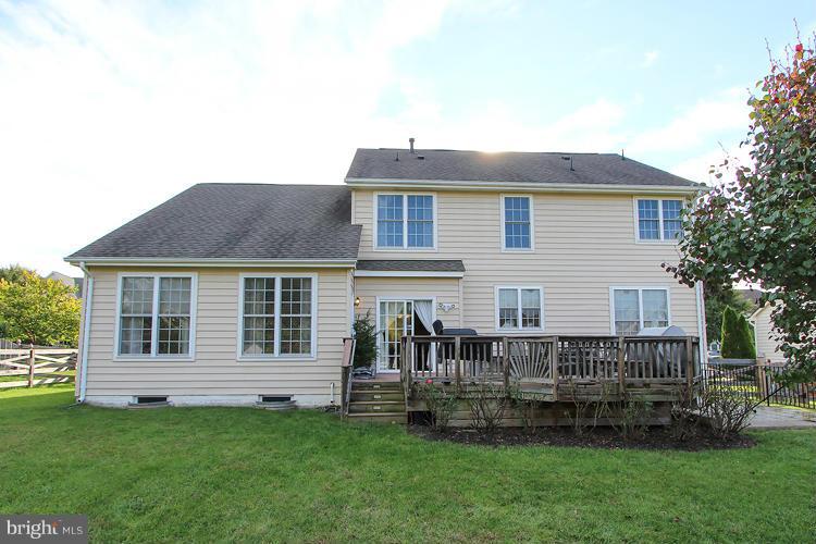 9092 Roaring Spring Loop Bristow, VA 20136 - Photo 20 of 25 Exterior (Rear)