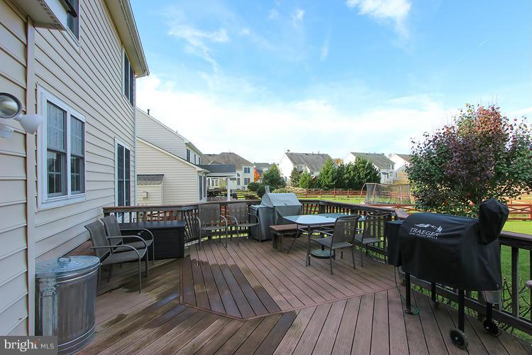 9092 Roaring Spring Loop Bristow, VA 20136 - Photo 21 of 25 Deck