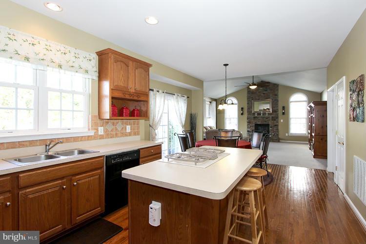 9092 Roaring Spring Loop Bristow, VA 20136 - Photo 6 of 25 Kitchen 1