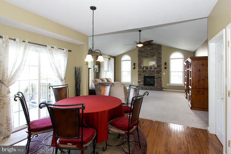 9092 Roaring Spring Loop Bristow, VA 20136 - Photo 8 of 25 Breakfast Area