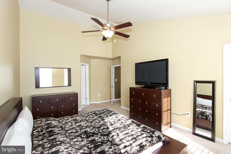 9092 Roaring Spring Loop Bristow, VA 20136 - Photo 9 of 25 Master Bedroom