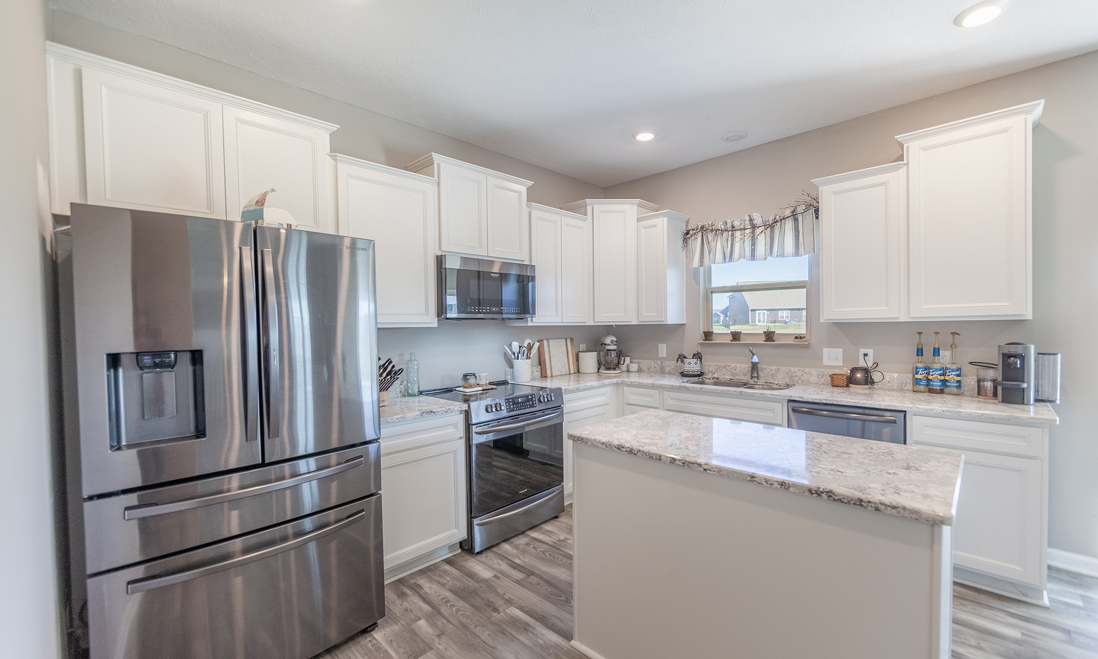 6695 Honeysuckle Way Pendleton, IN 46064 - Photo 13 of 33