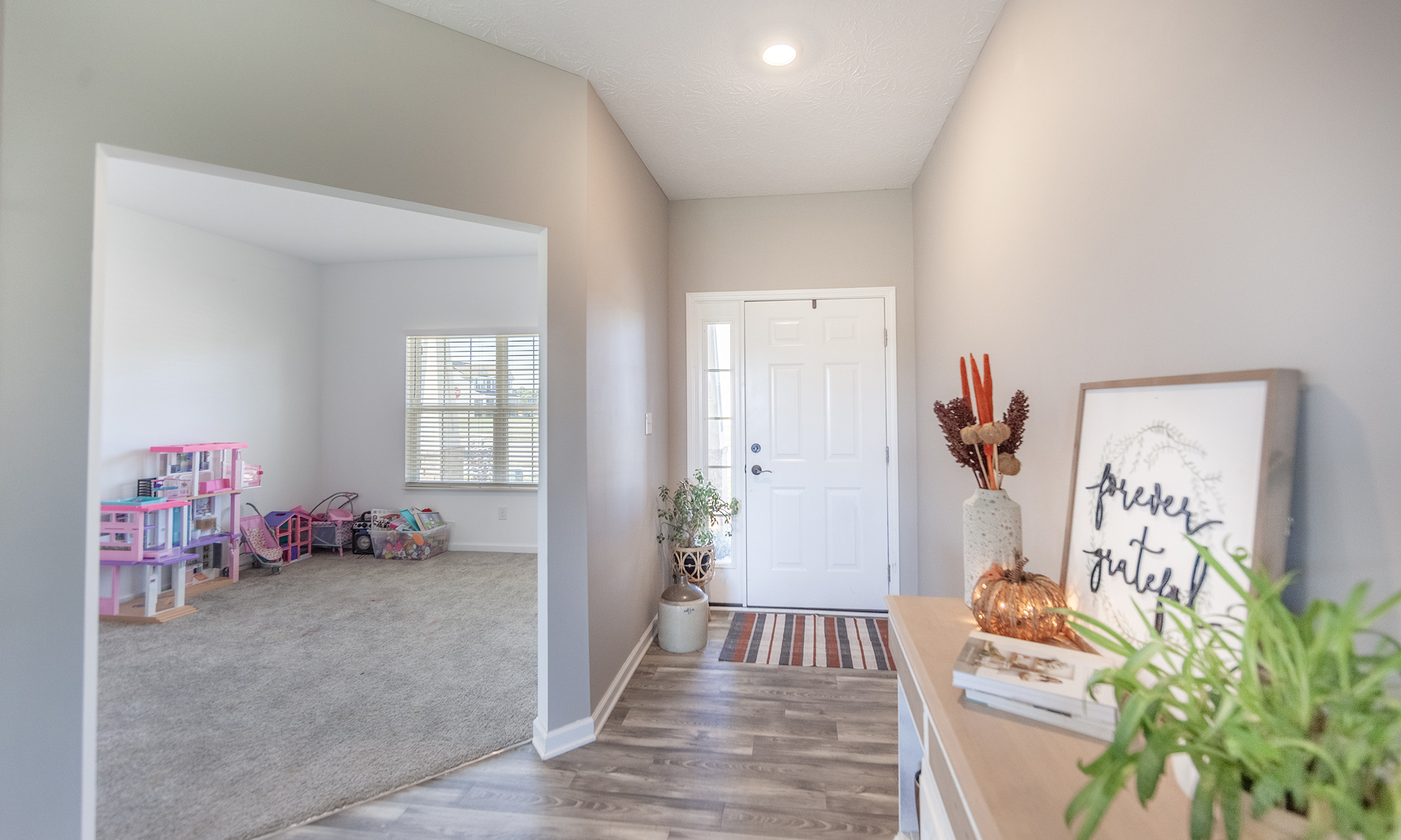 6695 Honeysuckle Way Pendleton, IN 46064 - Photo 2 of 33