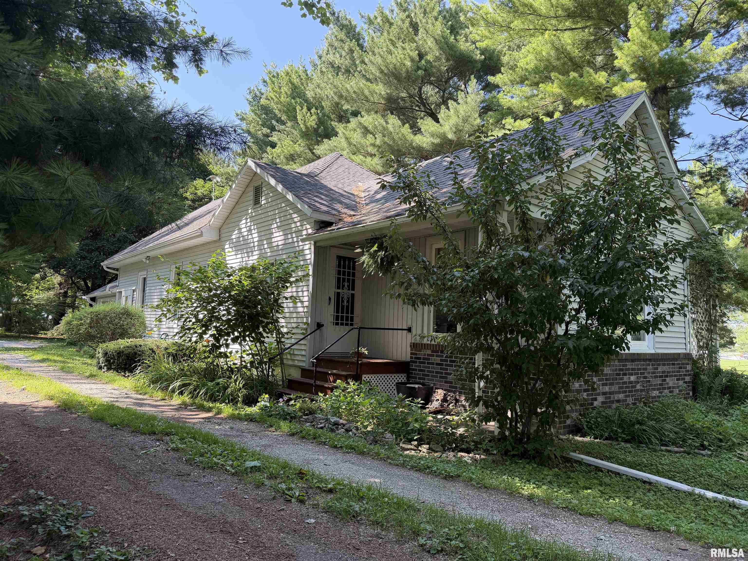 499 Front Street Bushnell, IL 61422 - Photo 1 of 53
