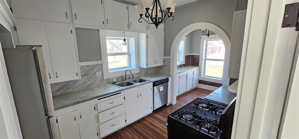 616 East 9th Street Coleman, TX 76834 - Photo 7 of 19