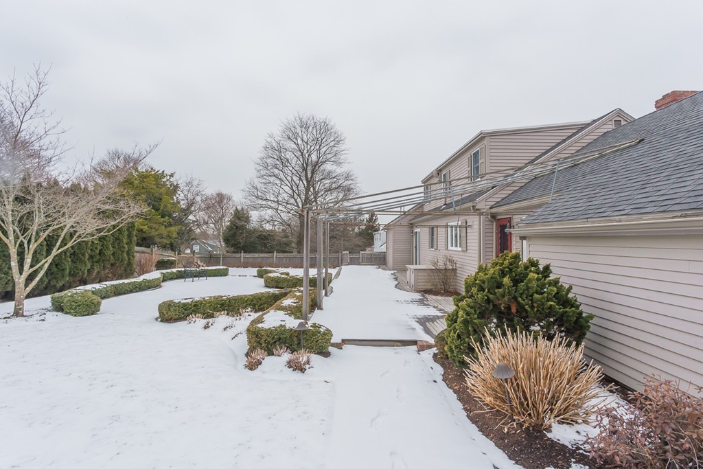 9 Sheffield Road Danvers, MA 01923 - Photo 2 of 30 Gallery Image 2