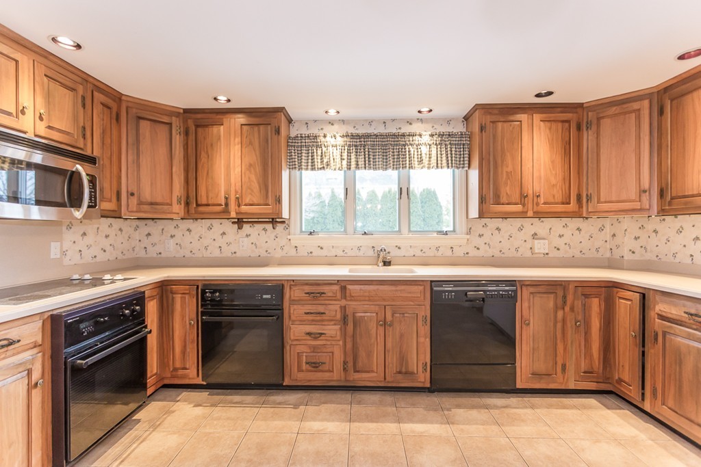 9 Sheffield Road Danvers, MA 01923 - Photo 10 of 30 Gallery Image 10