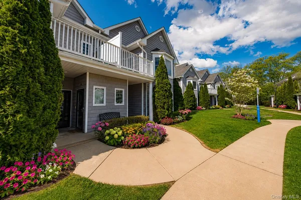 $519,950 | 105 Okeefe Court, Oakdale, NY 11769