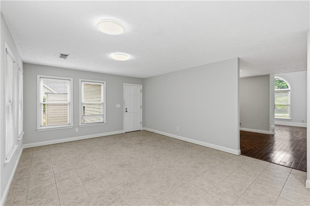 2824 Carriage Rowe Duluth, GA 30096 - Photo 12 of 45 an empty room with windows