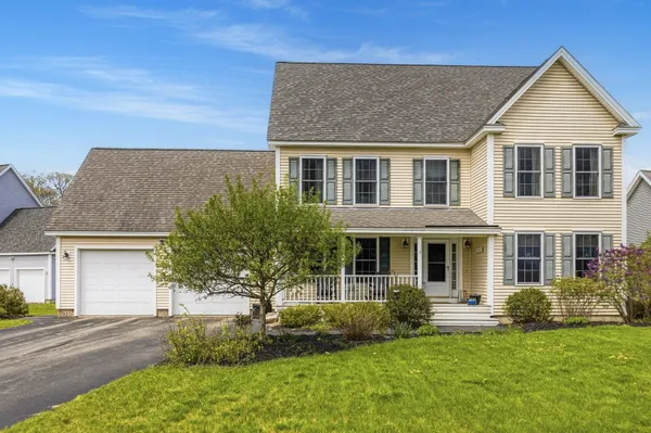 $875,000 | 8 Mason Drive, Stratham, NH 03885