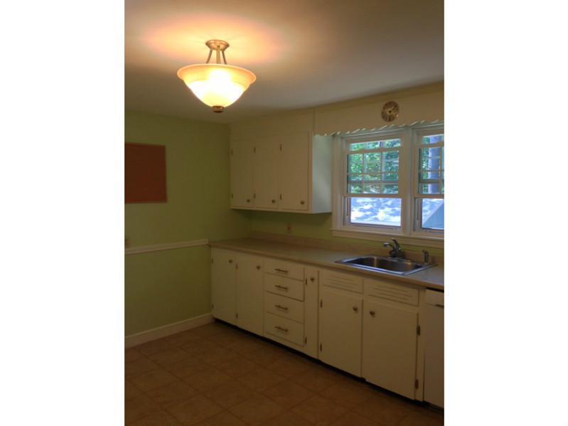 72 Groveside Road Portland, ME 04102 - Photo 7 of 8 Kitchen.