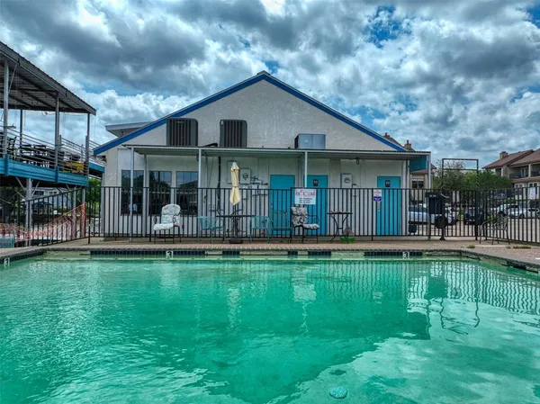 $120,000 | 1933 Island Circle, Unit B113, Tool, TX 75143