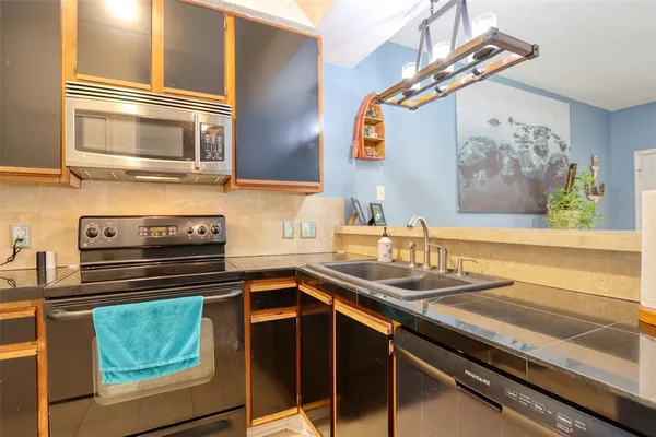 $120,000 | 1933 Island Circle, Unit B113, Tool, TX 75143