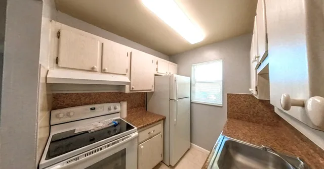 $1,495 | 2301 Southeast 4th Street, Unit 110, Boynton Beach, FL 33435