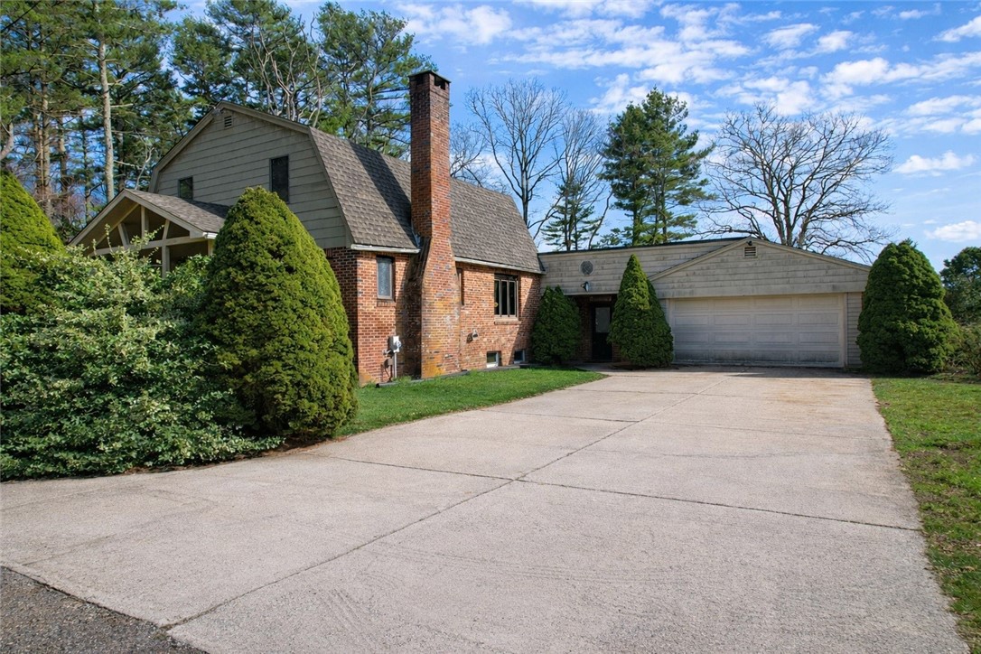 326 Jingle Valley Road South Kingstown, RI 02892 - Photo 2 of 25 Concrete driveway