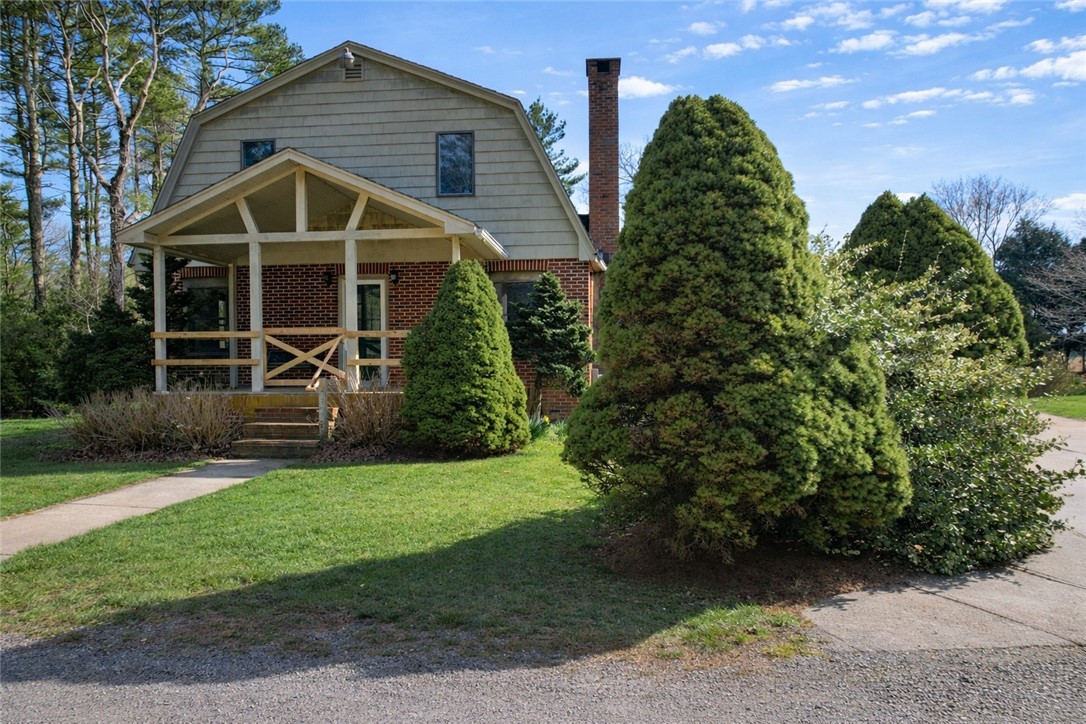 326 Jingle Valley Road South Kingstown, RI 02892 - Photo 3 of 25 Front poorch