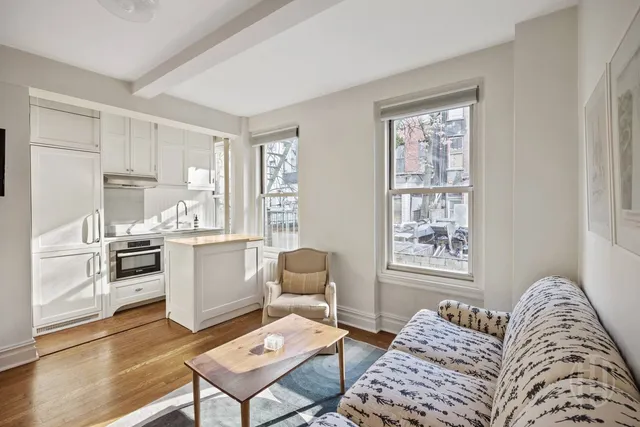 $4,000 | 325 West 45th Street, Unit 311 | Hell's Kitchen