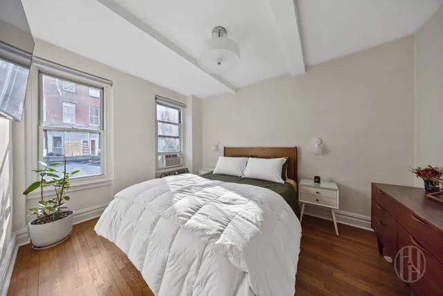 $4,000 | 325 West 45th Street, Unit 311 | Hell's Kitchen