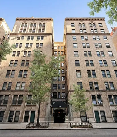 $4,000 | 325 West 45th Street, Unit 311 | Hell's Kitchen