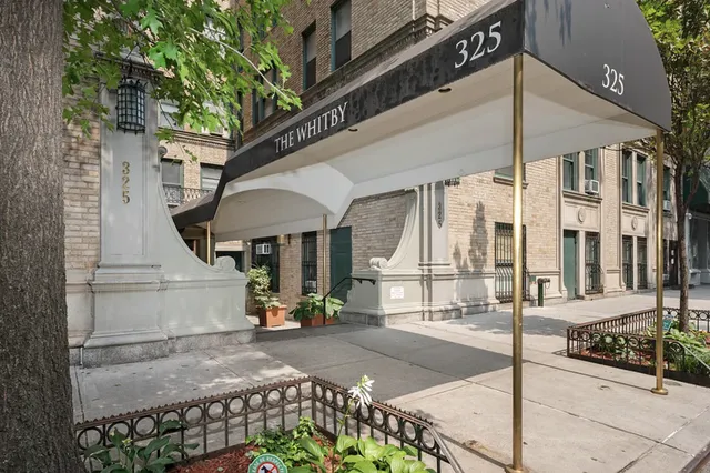 $4,000 | 325 West 45th Street, Unit 311 | Hell's Kitchen