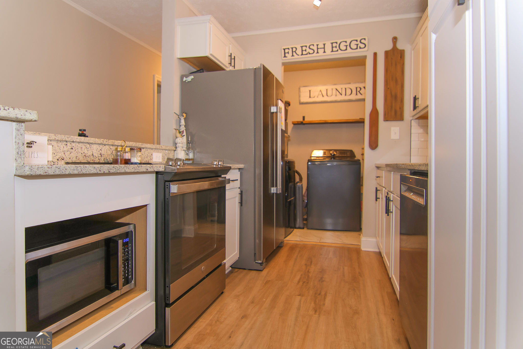 338 Young Road Franklin, GA 30217 - Photo 15 of 43 a kitchen with granite countertop a refrigerator and a stove