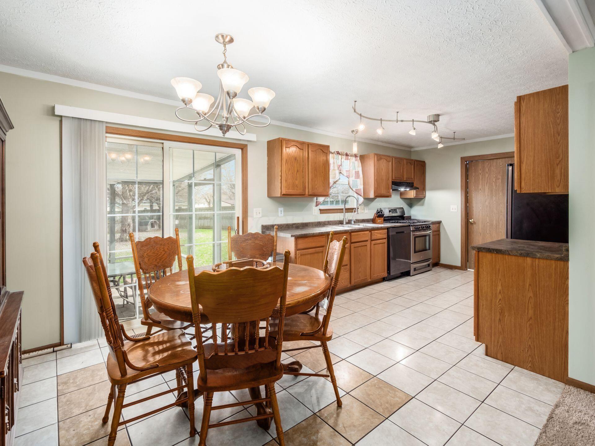 5041 Cook Road Ashville, OH 43103 - Photo 11 of 43 Dining Room