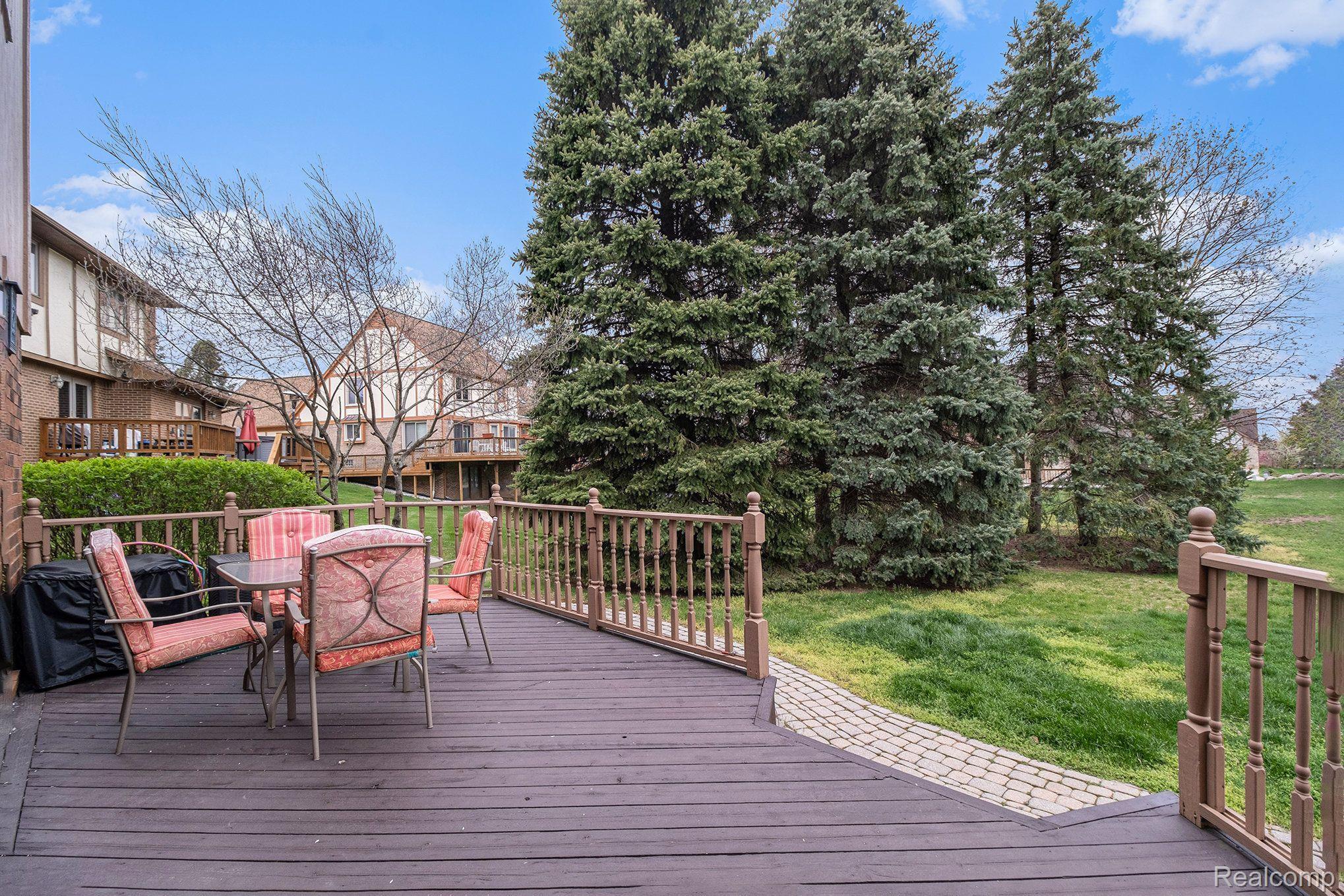 2151 Kennedy Drive Rochester, MI 48309 - Photo 31 of 39 Deck