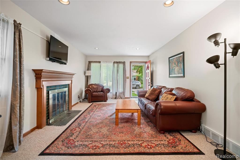 1326 Cambridge Road Berkley, MI 48072 - Photo 4 of 26