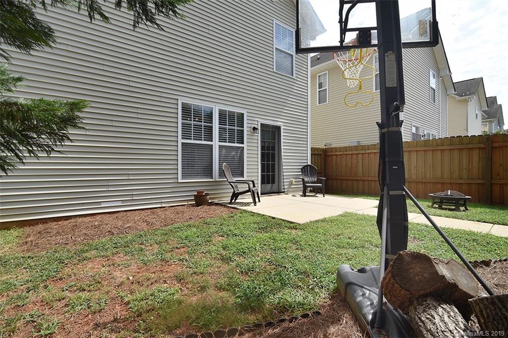 13219 Meadowmere Road Huntersville, NC 28078 - Photo 26 of 28 a view of backyard with a chair under an umbrella
