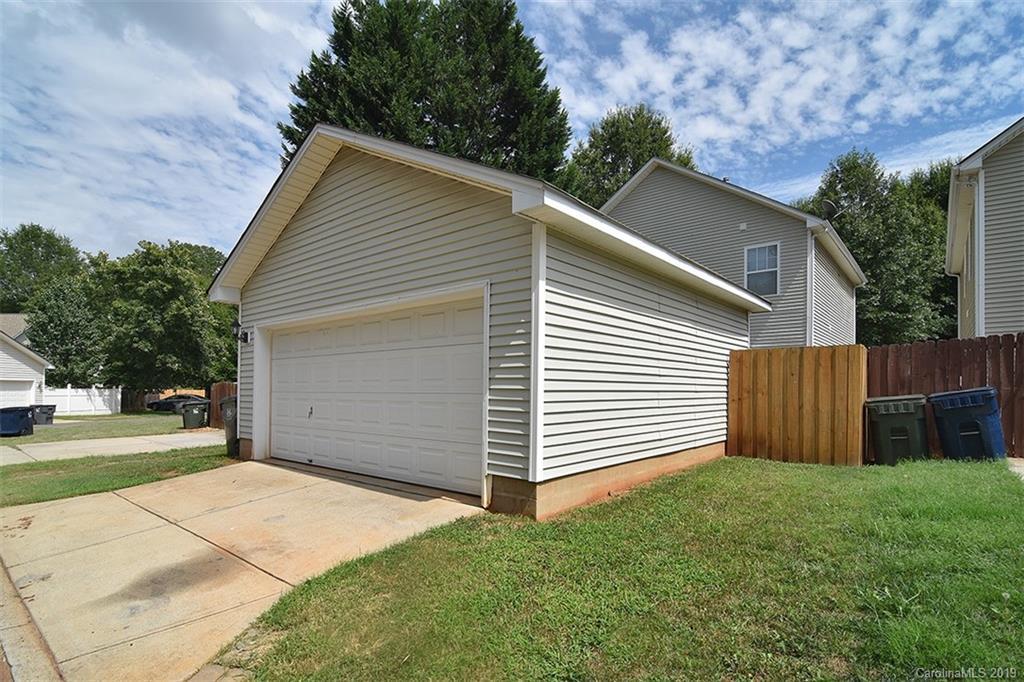 13219 Meadowmere Road Huntersville, NC 28078 - Photo 28 of 28 a view of a backyard of the house