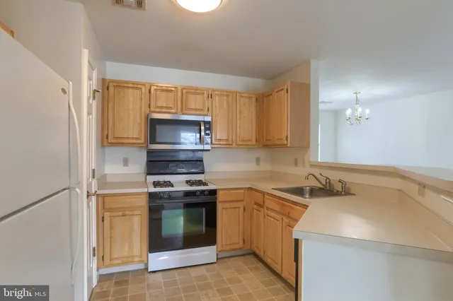 $1,850 | 211 Sparrow Road, Hummelstown, PA 17036