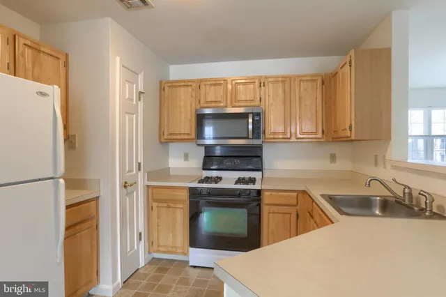 $1,850 | 211 Sparrow Road, Hummelstown, PA 17036