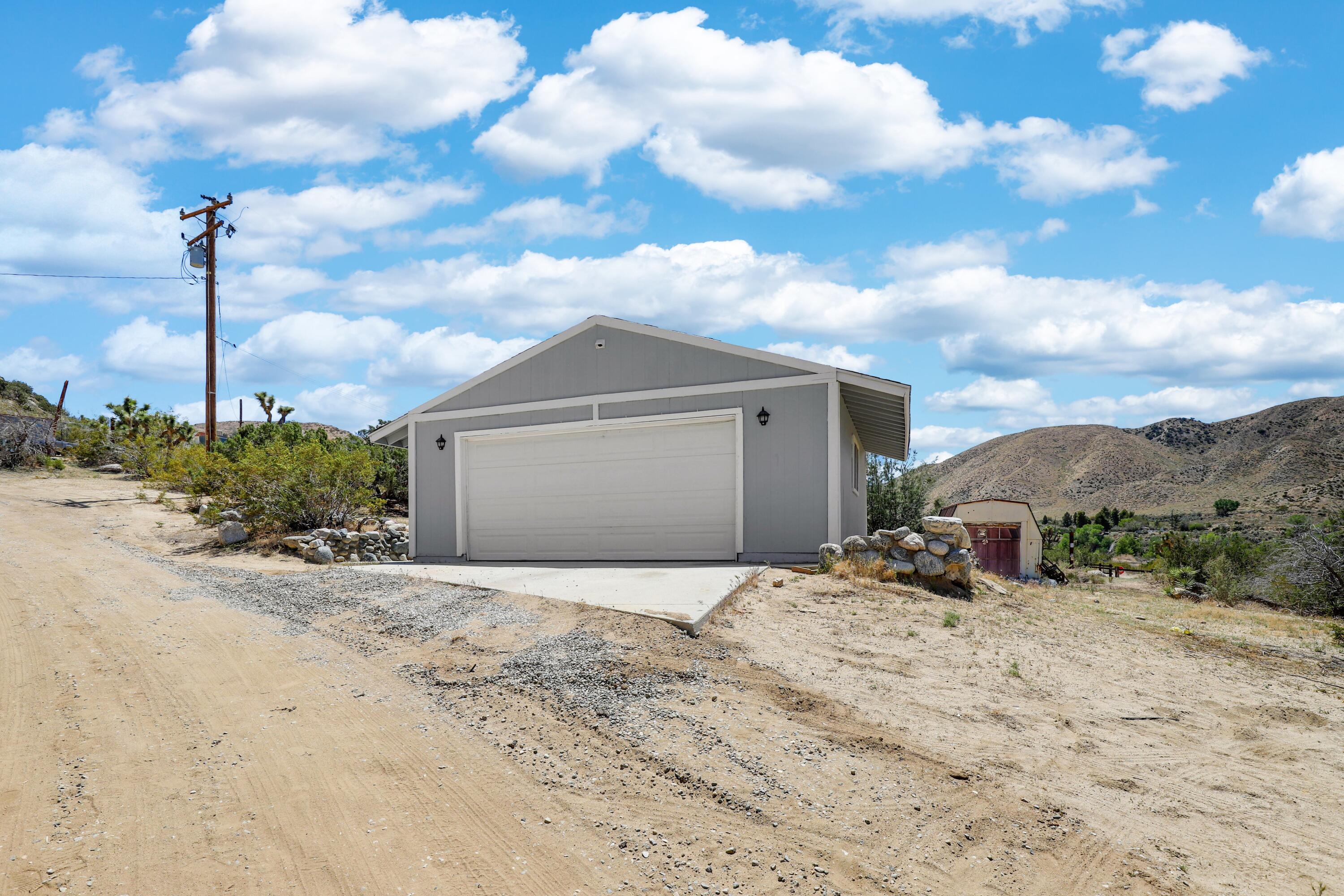5828 Mt Emma Road Palmdale, CA 93552 - Photo 3 of 47 07