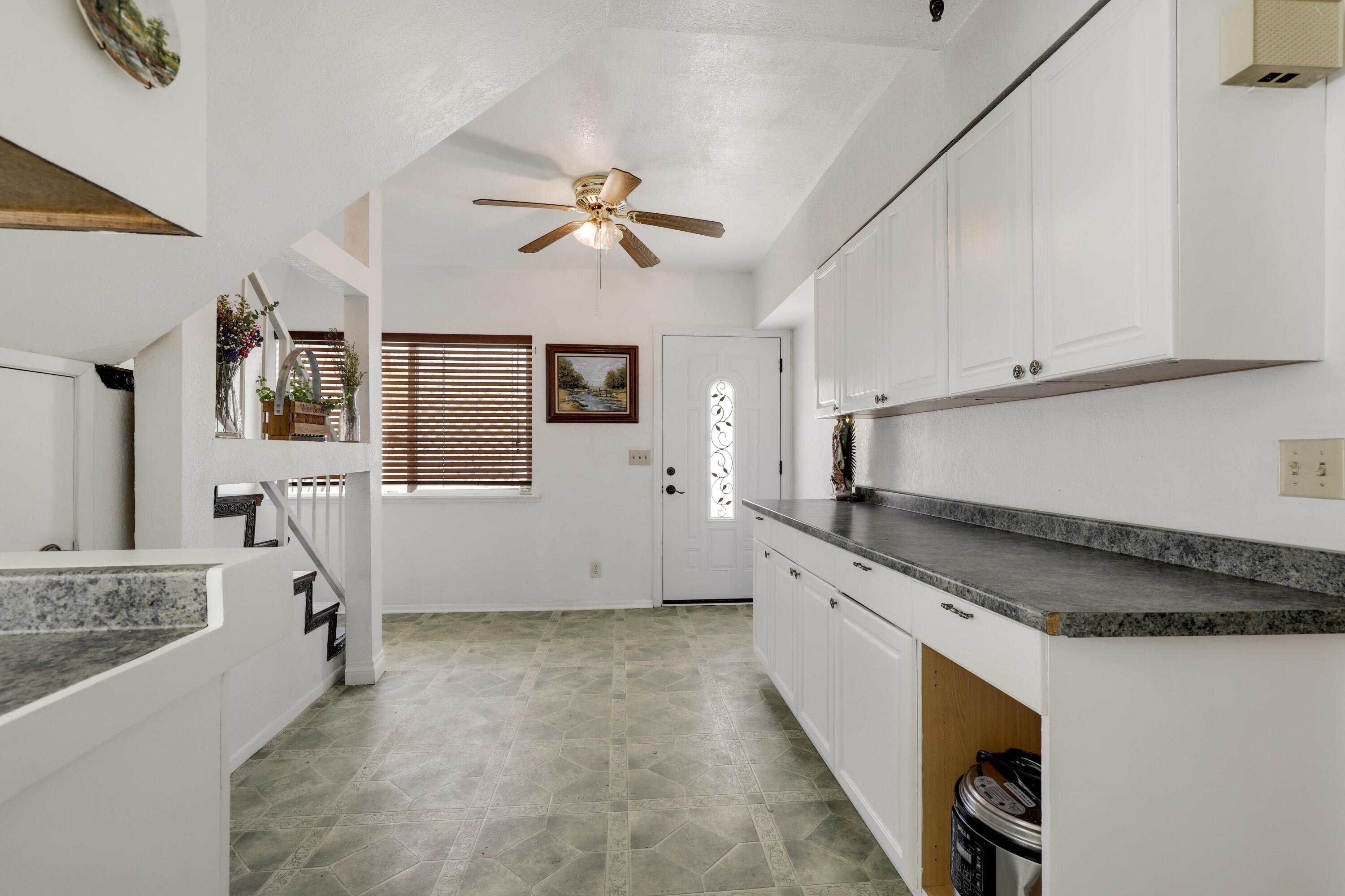 5828 Mt Emma Road Palmdale, CA 93552 - Photo 4 of 47 10